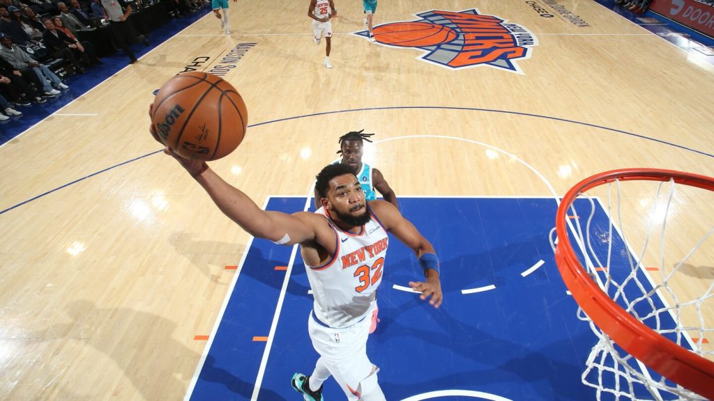 Karl anthony towns leads knicks to victory over hornets amid