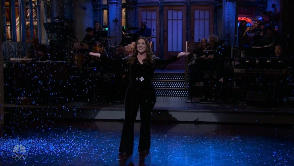Melissa McCarthy Takes on a Snowstorm in Hilarious SNL Skit Melissa mccarthy takes on a snowstorm in hilarious snl skit