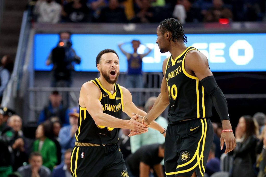 Steph curry encourages jonathan kuminga to stay positive amid limited