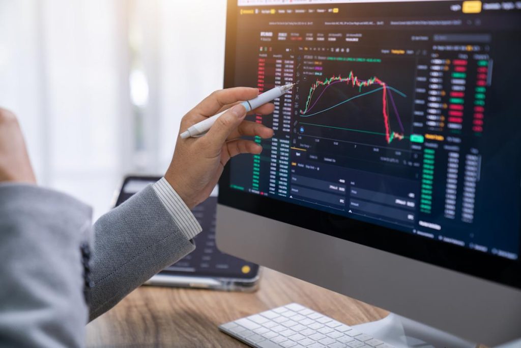 Understanding Stock Reactions to Steady Interest Rates Understanding stock reactions to steady interest rates