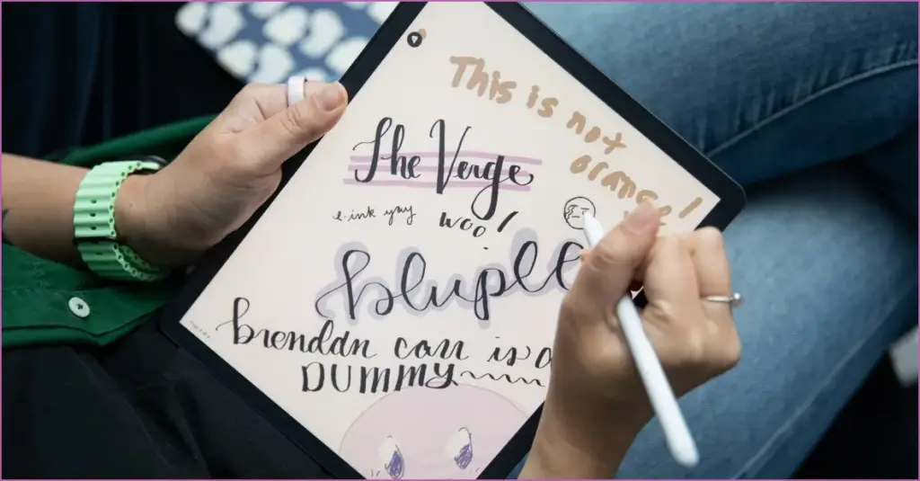Colorsoft: a fresh take on notebooks and e readers