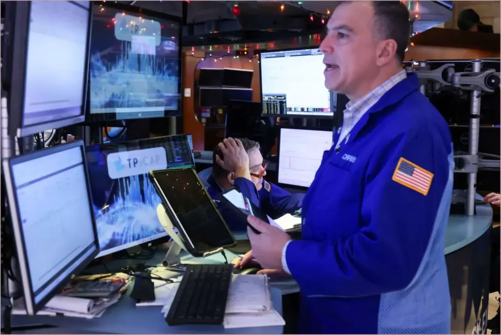 Market Retreats for Fourth Consecutive Session as Silver Dips Amid Margin Increases Market retreats for fourth consecutive session as silver dips amid