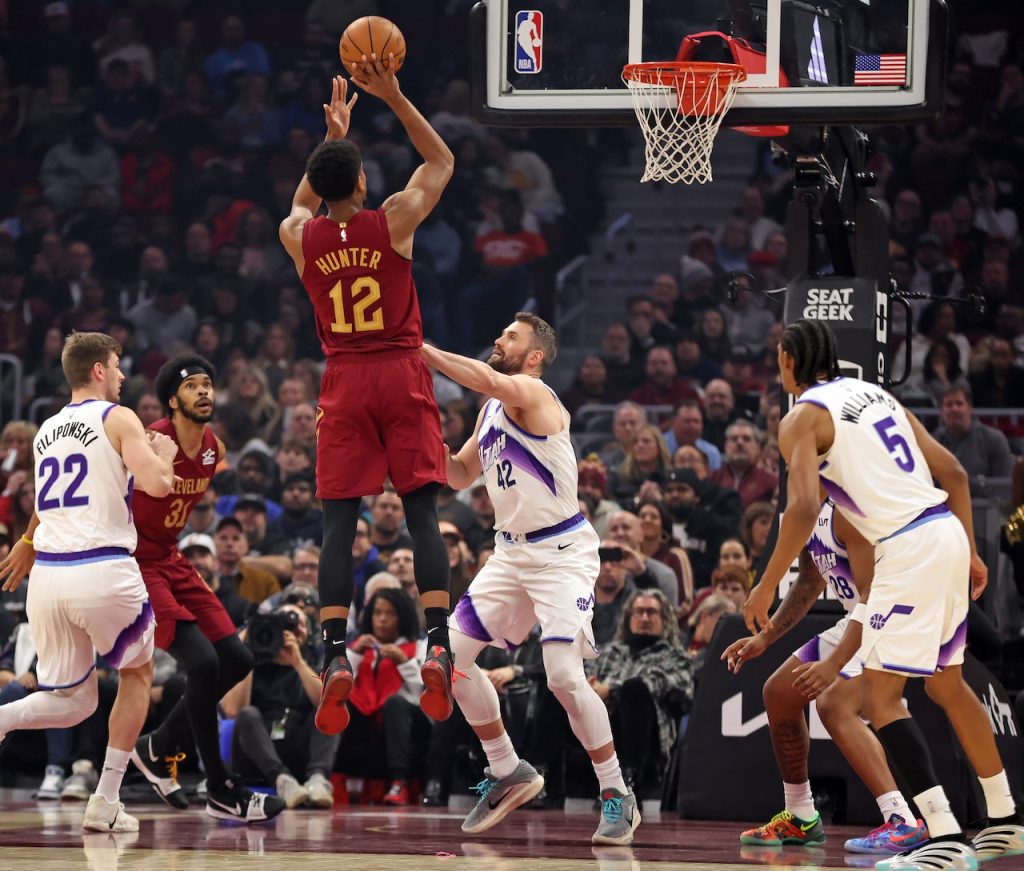 Cavs fall short against struggling jazz in kevin love's comeback