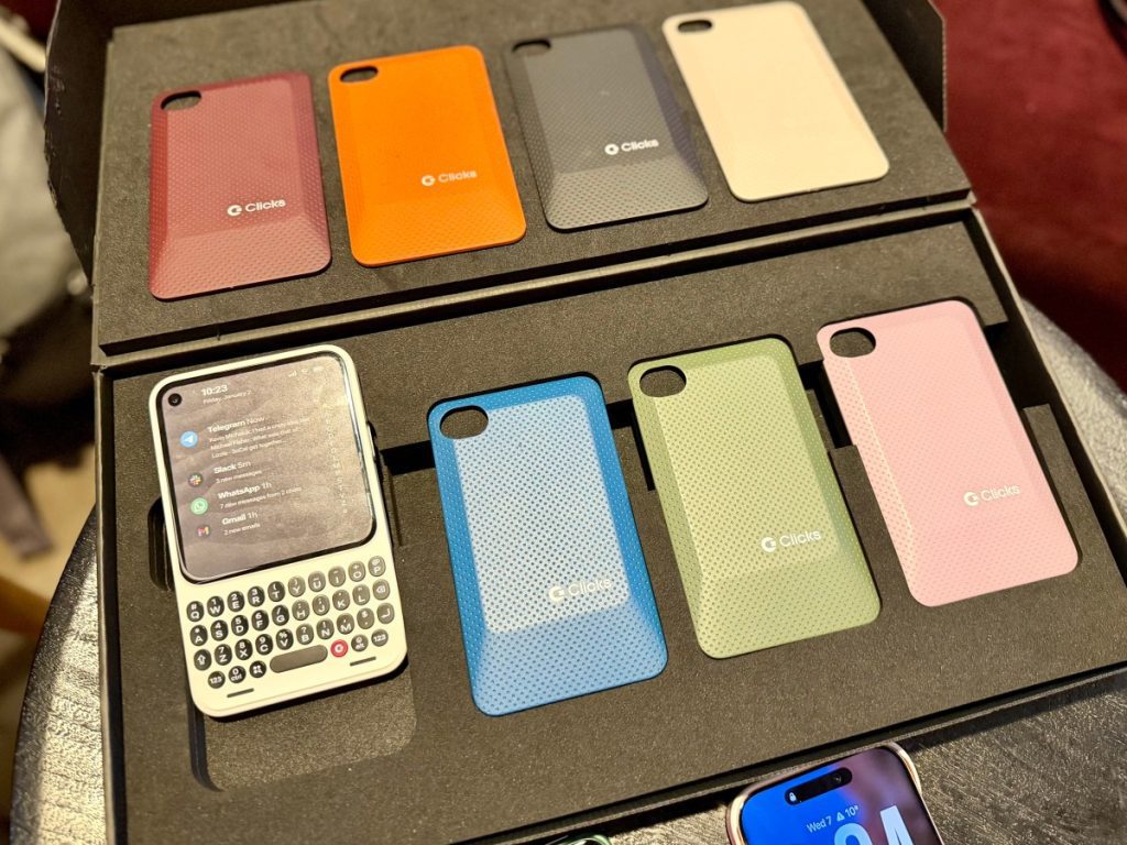 Exploring the next generation of clicks' communicator: a blackberry inspired smartphone