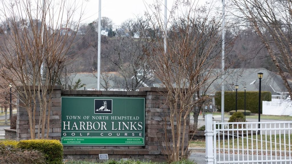 Harbor links golf course booking system draws criticism