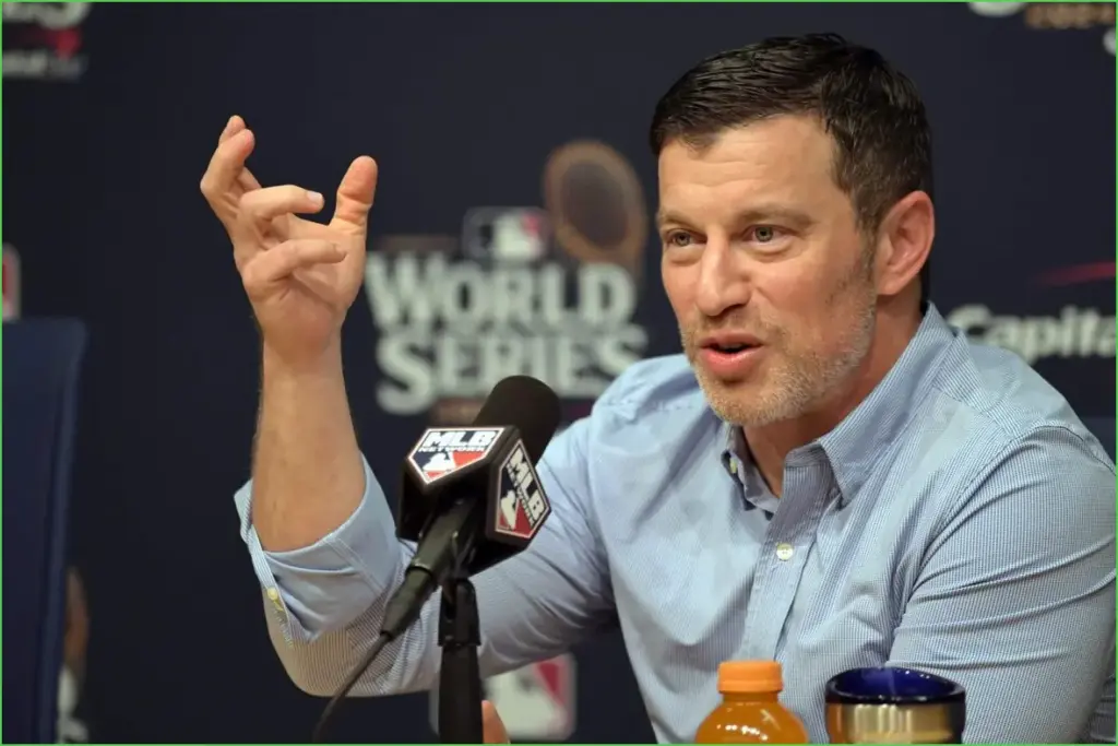 Dodgers' endless spending strategy: avoiding the financial cliff
