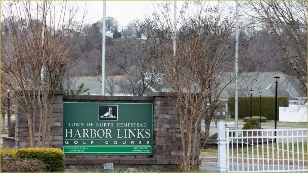 Harbor links golf course booking system draws criticism