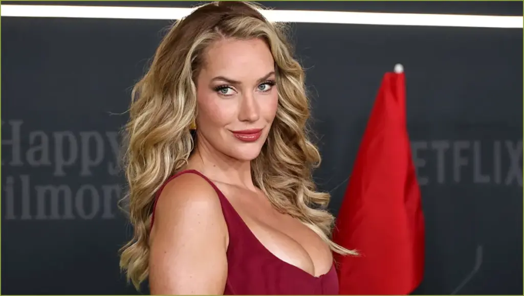 Paige Spiranac Dazzles Golf Fans with Incredible Bunker Shot Video Paige spiranac dazzles golf fans with incredible bunker shot video
