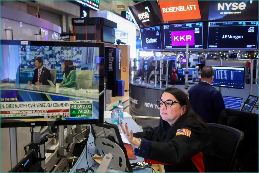 Stock markets surge to new heights as s&p 500 and