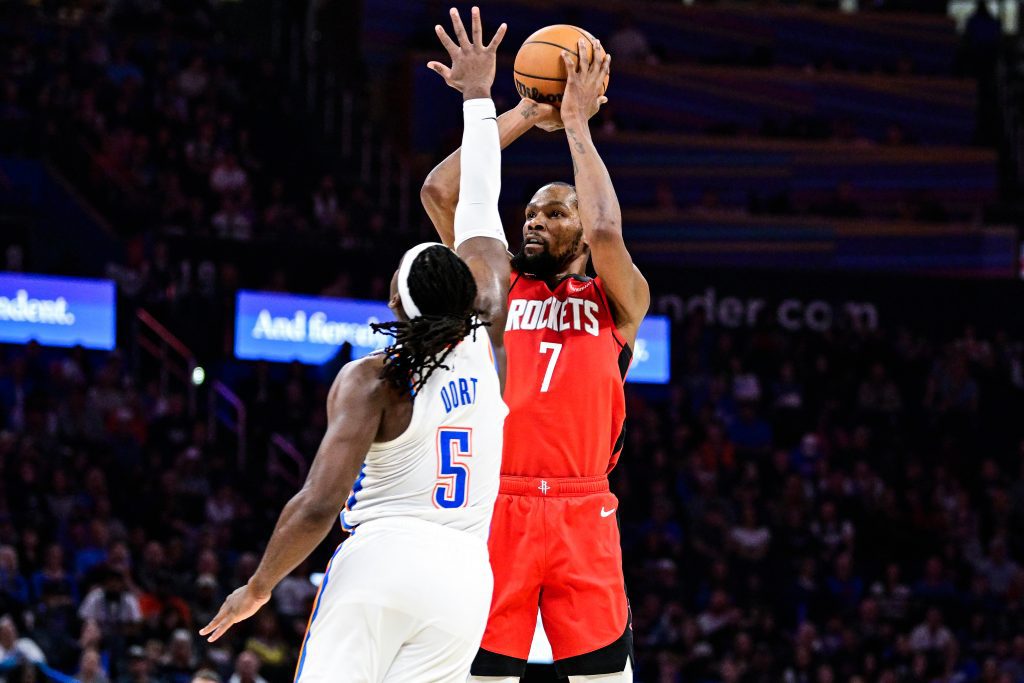 Eason shines with 26 points as rockets edge thunder 112 106