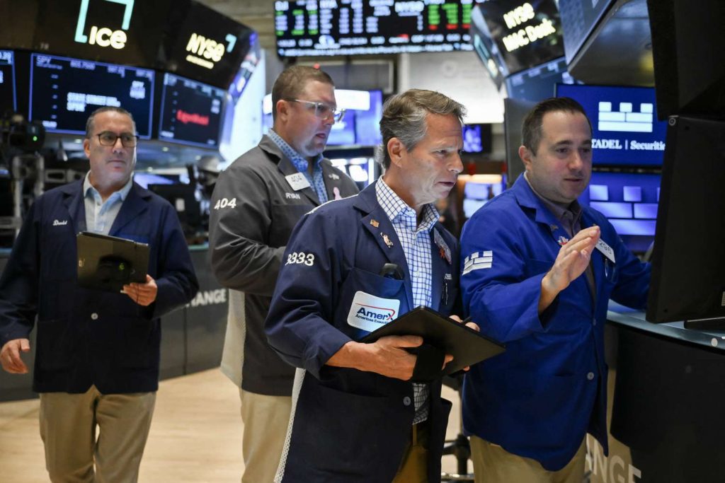 Tech stocks tumble as major indexes fall; dow drops 550