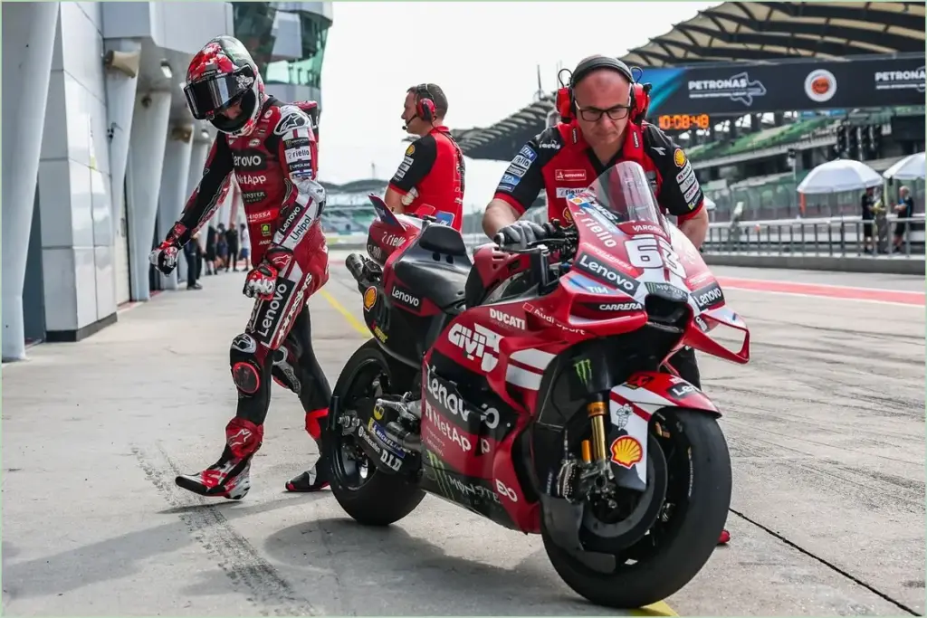 Aprilia Intensifies Pursuit of Francesco Bagnaia for 2027 MotoGP Initiative Aprilia intensifies pursuit of francesco bagnaia for 2027 motogp initiative