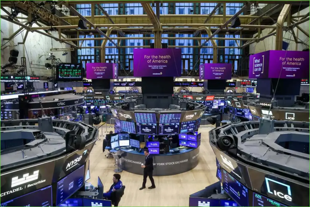 Market retreat: tech stocks weaken while dow peaks before pullback;