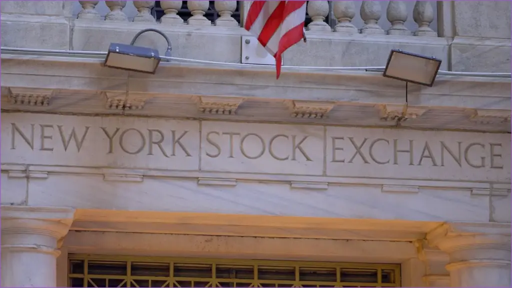 Stocks Rise on Positive US Manufacturing Data Boosting Economic Confidence Stocks rise on positive us manufacturing data boosting economic confidence