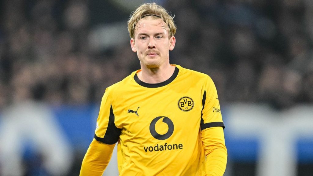 Arsenal and barcelona eye out of contract dortmund star