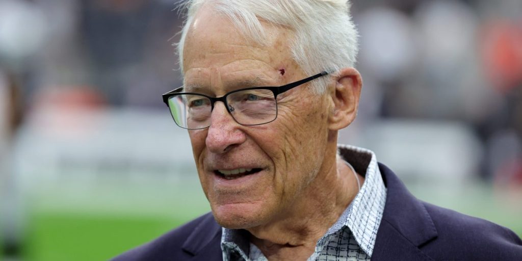 Billionaires invest in indian cricket teams, including the waltons