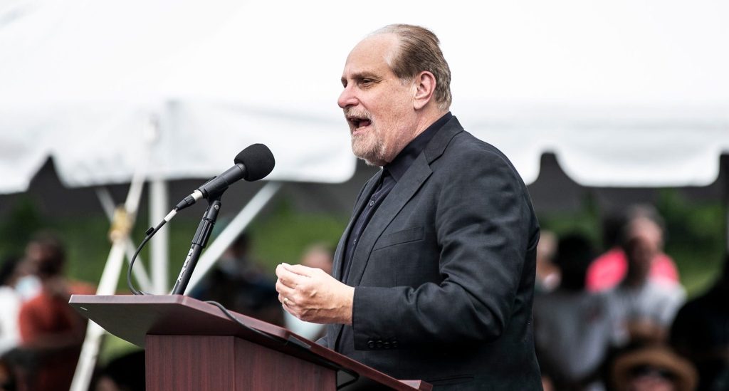 Cosell style controversy erupts during live fight