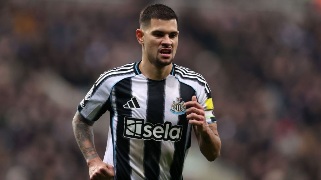 Man united eyes guimarães in bold transfer maneuver