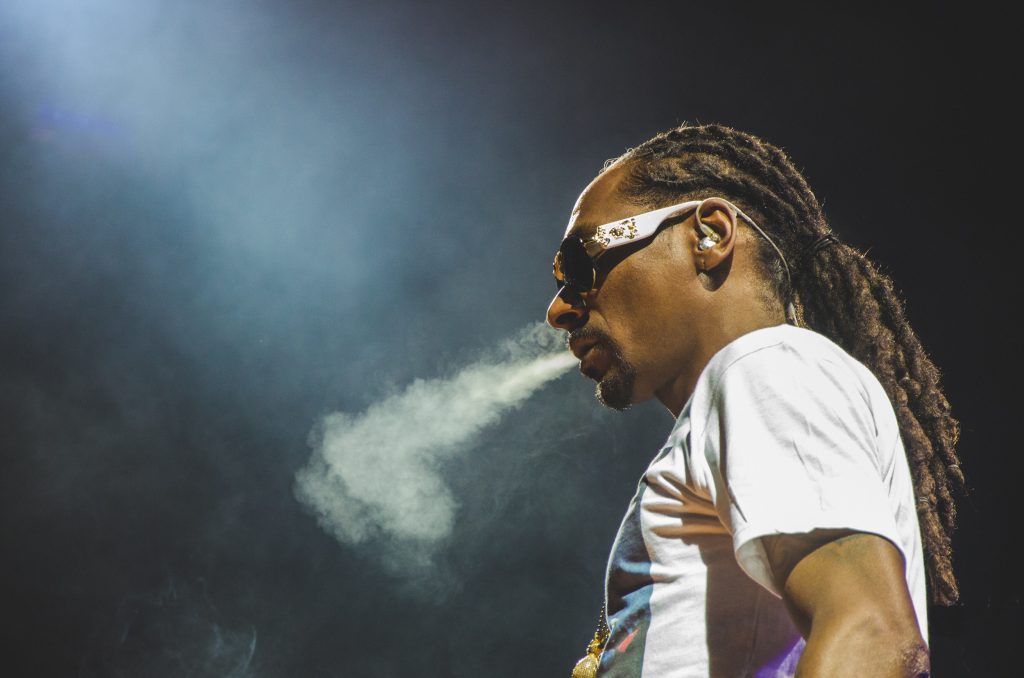Snoop dogg unveils dogg house casino: what sets his trivelta