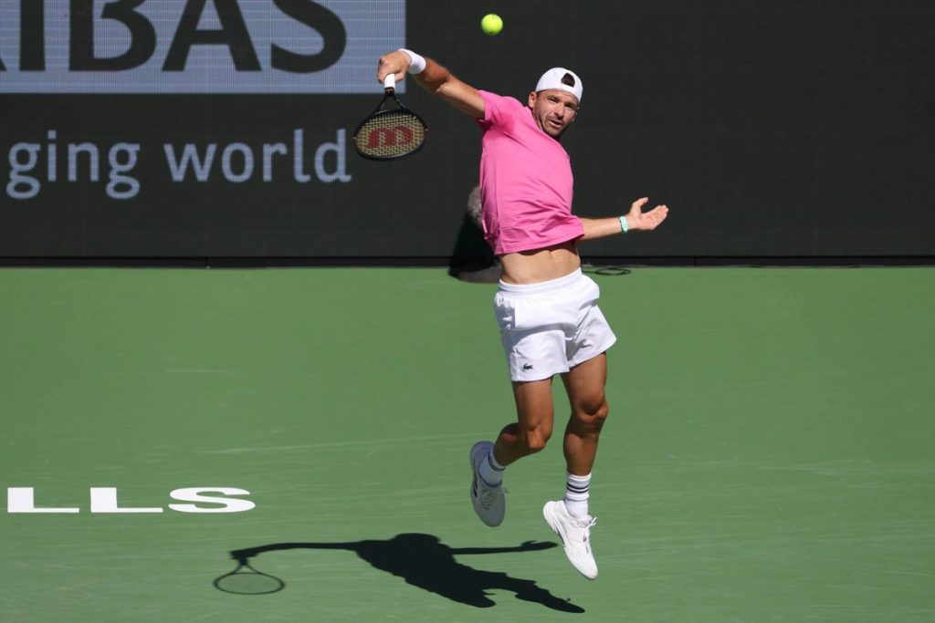 Tennis faces the desert winds at indian wells