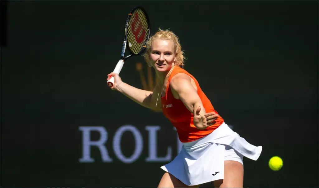 Siniakova stuns andreeva in thrilling three set comeback at indian wells