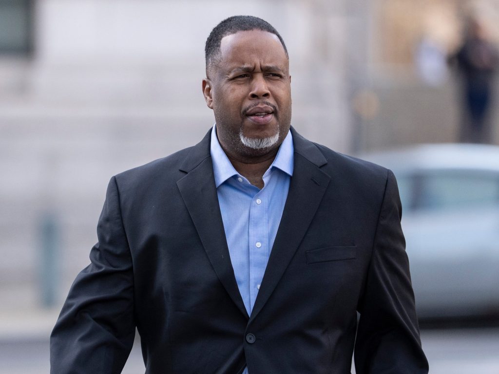 Damon jones becomes first ex nba player to enter guilty plea