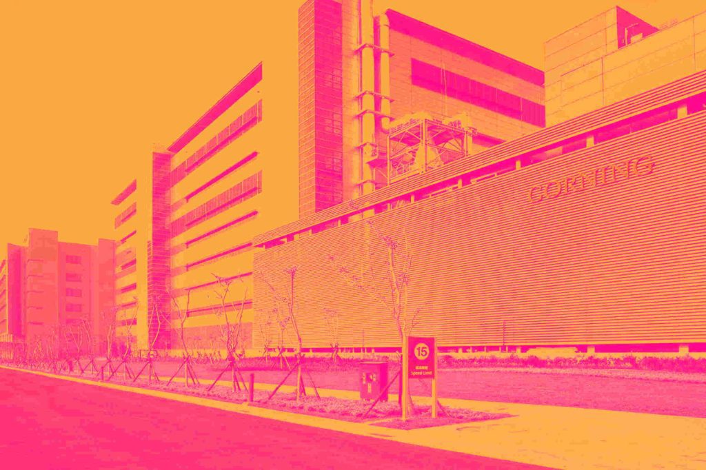 Q4 earnings insights: corning vs. electronics component peers