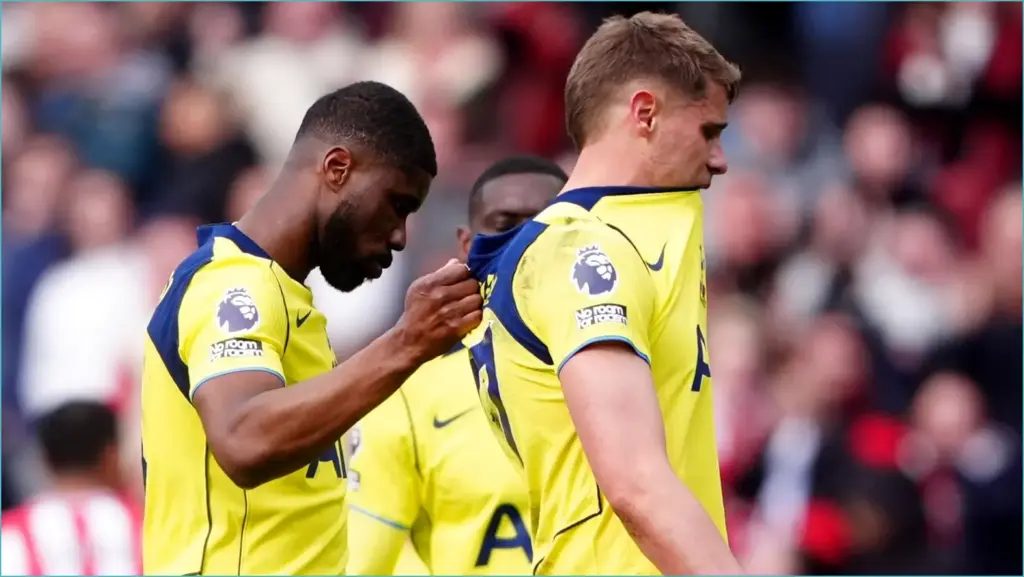 Carragher predicts spurs' demise: championship awaits after sunderland loss