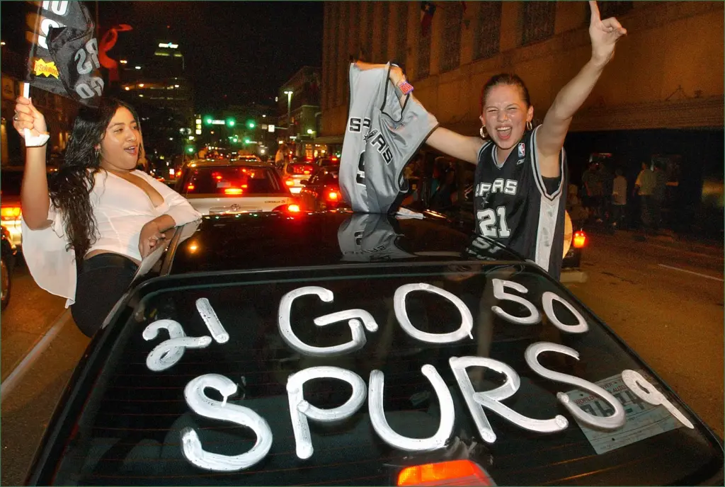 Spurs fans embrace the honking spirit