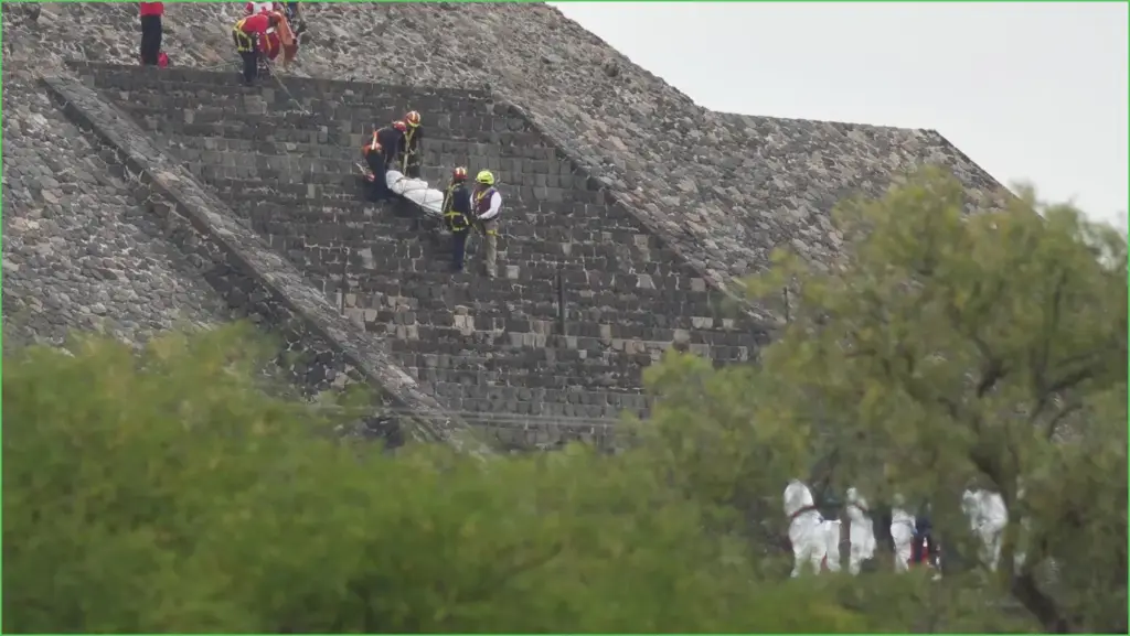 Tourists targeted by gunman near mexico's historic pyramids