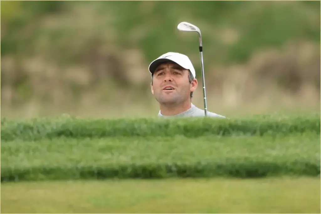 Scottie scheffler and six others tie at the top of