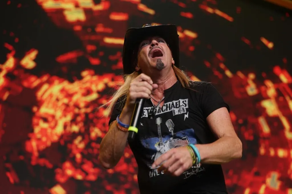 Bret Michaels se retire de la Great American State Fair de Trump Trump's great american state fair lineup loses five acts