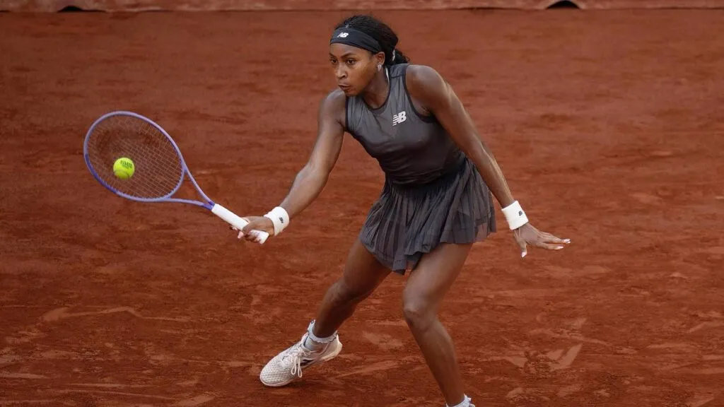 Des Conditions Écrasantes Affectent les Matchs de Roland Garros Sweltering conditions affect roland garros tennis matches