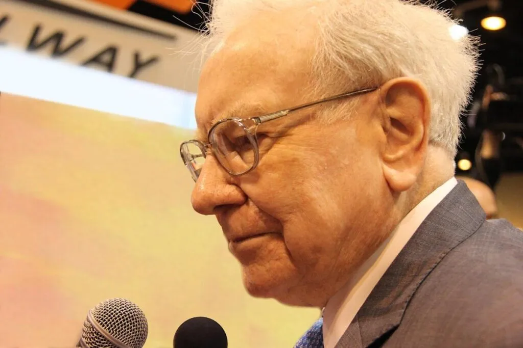 Le S&P 500 atteint un sommet historique malgré le pessimisme Warren buffett comments on record stock market metric