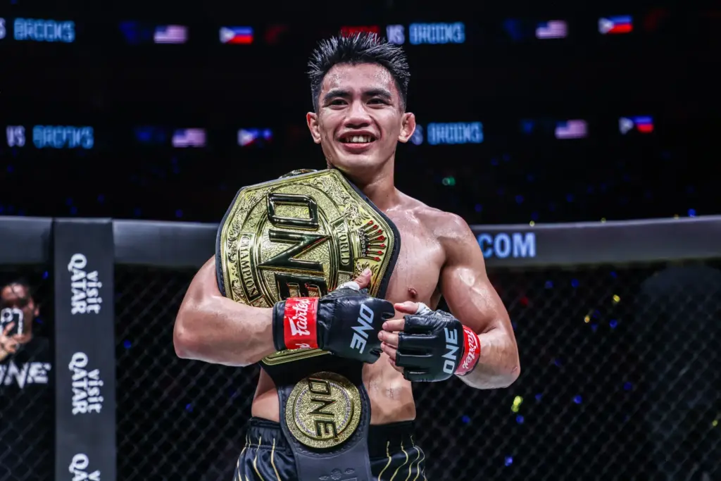 Joshua Pacio, Eduard Folayang compete at The Inner Circle 21 Joshua pacio, eduard folayang compete at the inner circle 21