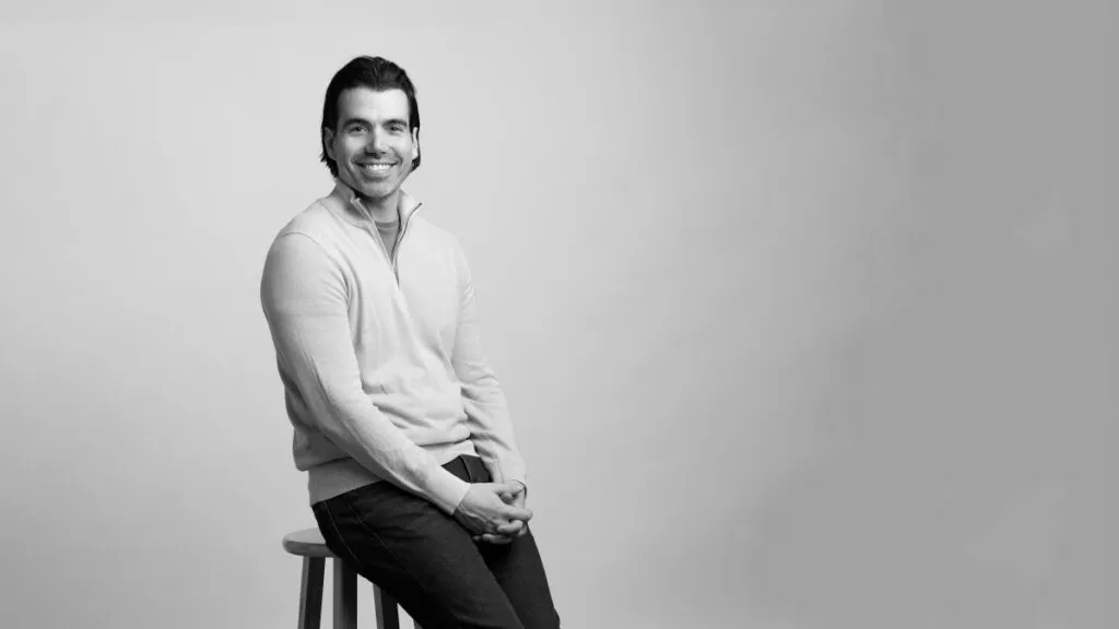 Justin Ernest, sıcak girişimlere 500 milyon dolar yatırdı Justin ernest invests $500m into hot startups without a vc