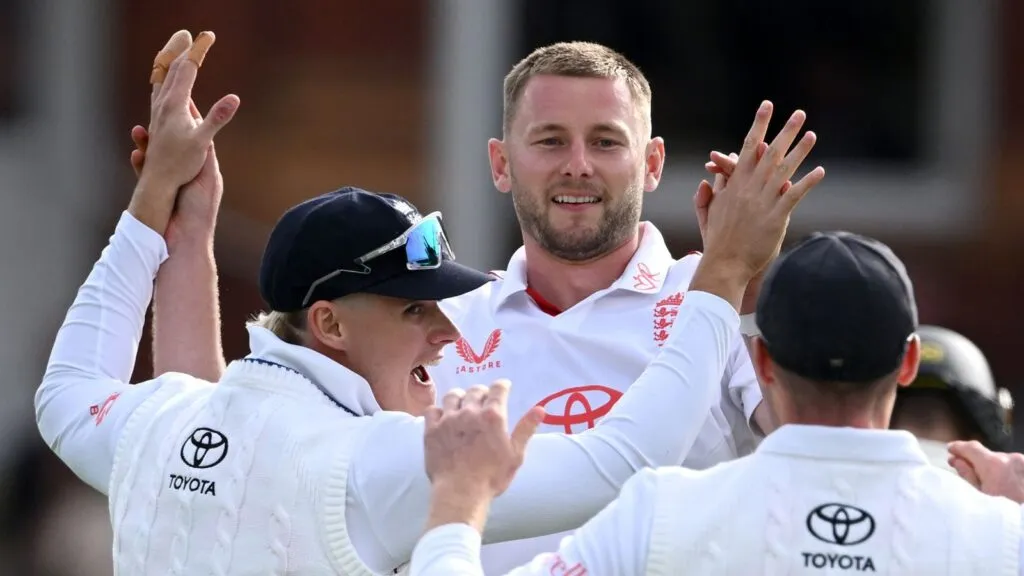England sets new zealand 254 to win first test at
