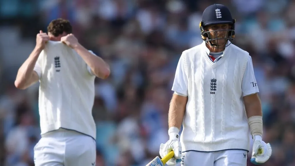 New zealand leads after glenn phillips century in second test