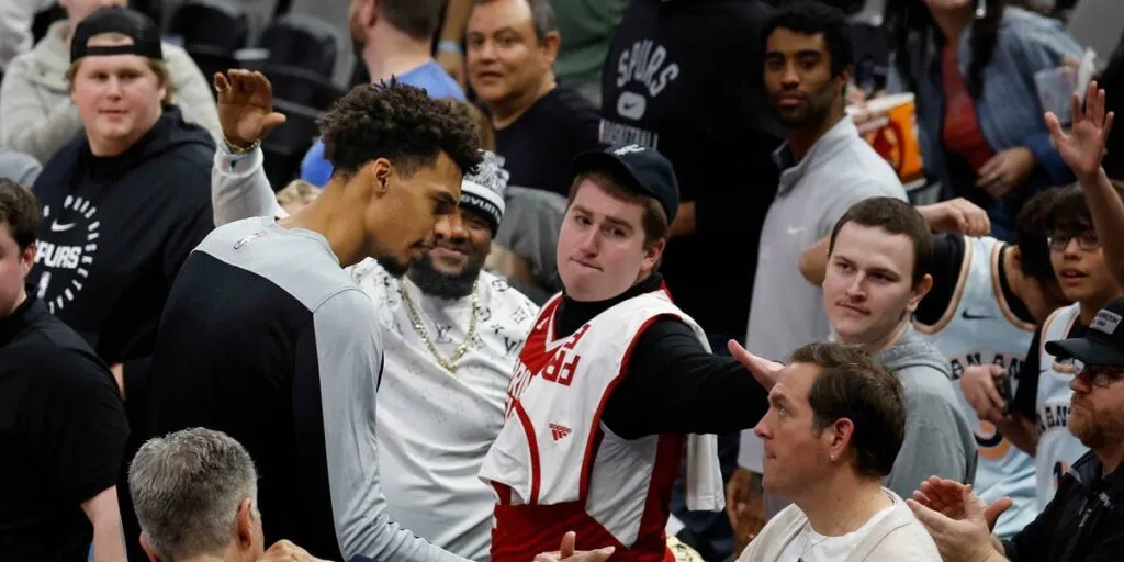 Peter j. holt and holt family own san antonio spurs
