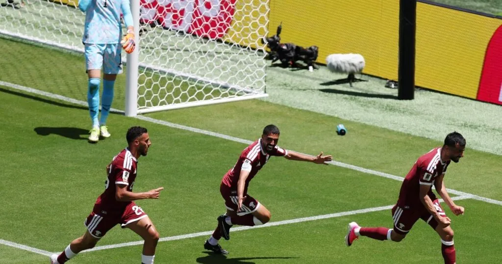 Qatar earns first world cup point with late goal against