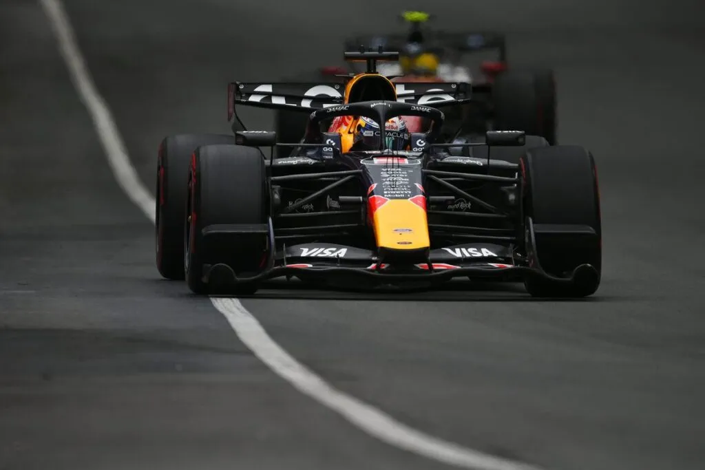 Red Bull đối mặt với thách thức từ xe quá tải trong mùa F1 Red bull faces challenges with overweight car in f1 season